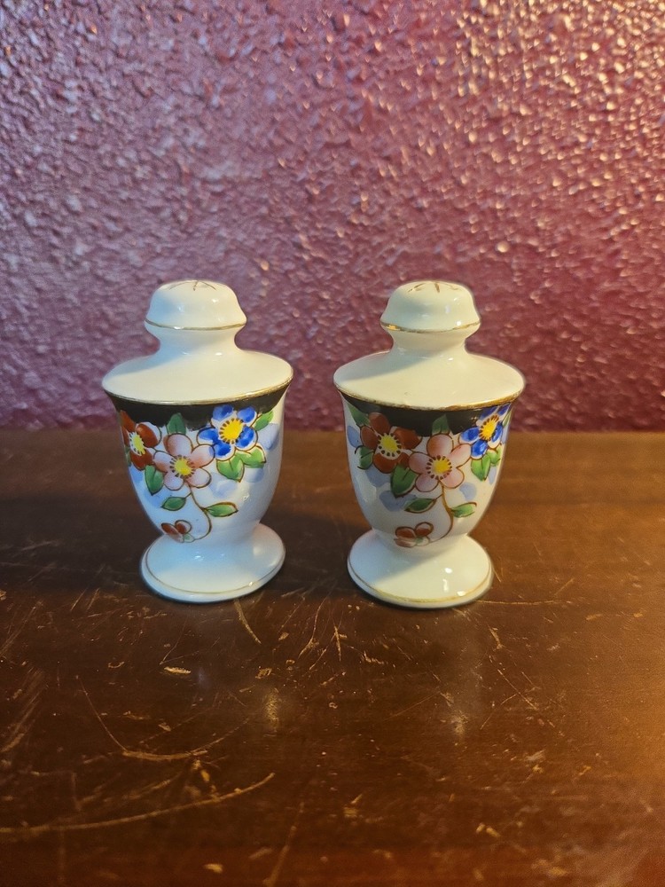 VTG Ceramic Salt & Pepper Shakers, Hand Painted, Floral Design, Occupied Japan