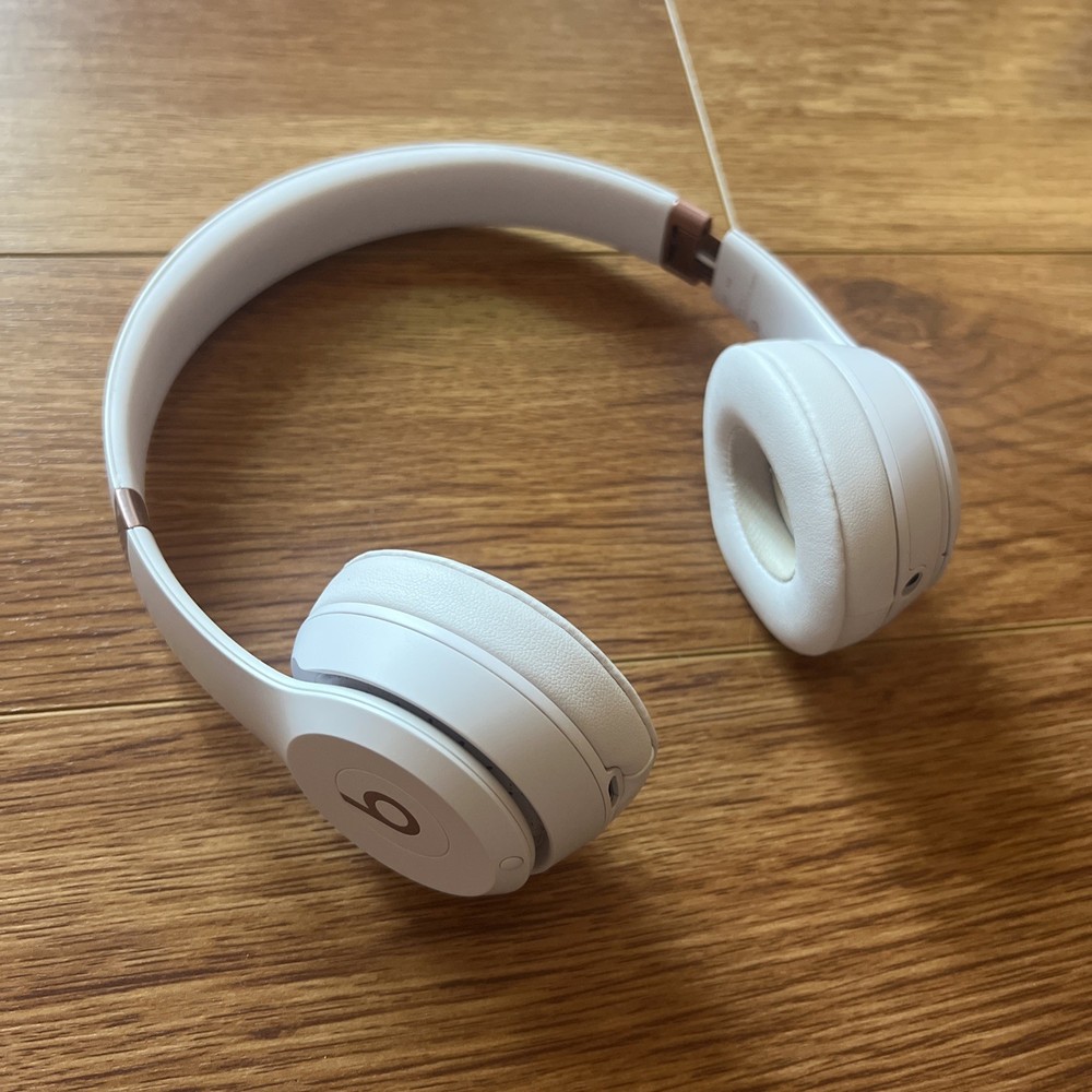 Beats Solo 4 - Wireless Bluetooth On-Ear Headphones Cloud Pink