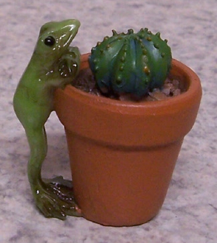 Decorative mini simulated flower pot with artificial cactus & frog NEW 1¾” tall