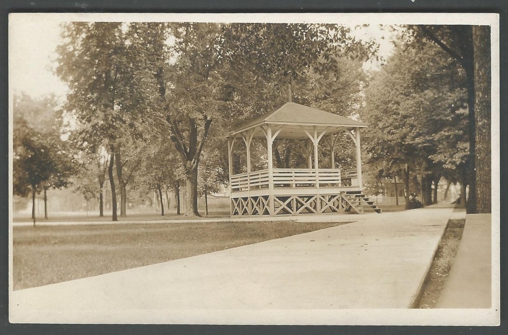 HENRY ILLINOIS Central Park c. 1910 Ironmonger Divided Back Postcard
