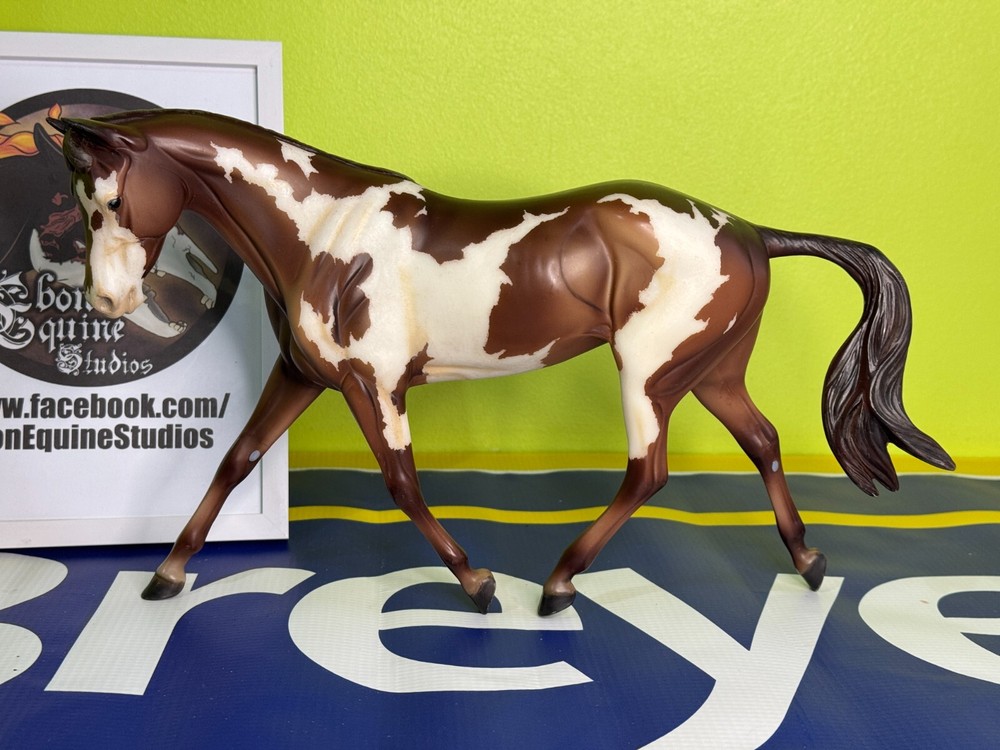 Breyer Traditional Custom Etched Pinto Strapless | Model Horse | 1:9 Scale