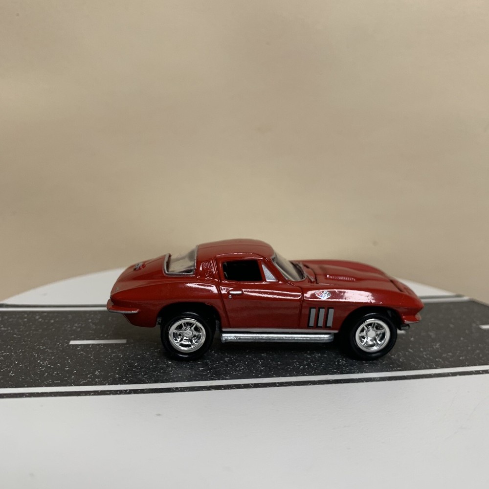 Johnny Lightning Corvette Collection 1965 Chevy Sting Ray Coupe Dark Red 1:64 NM