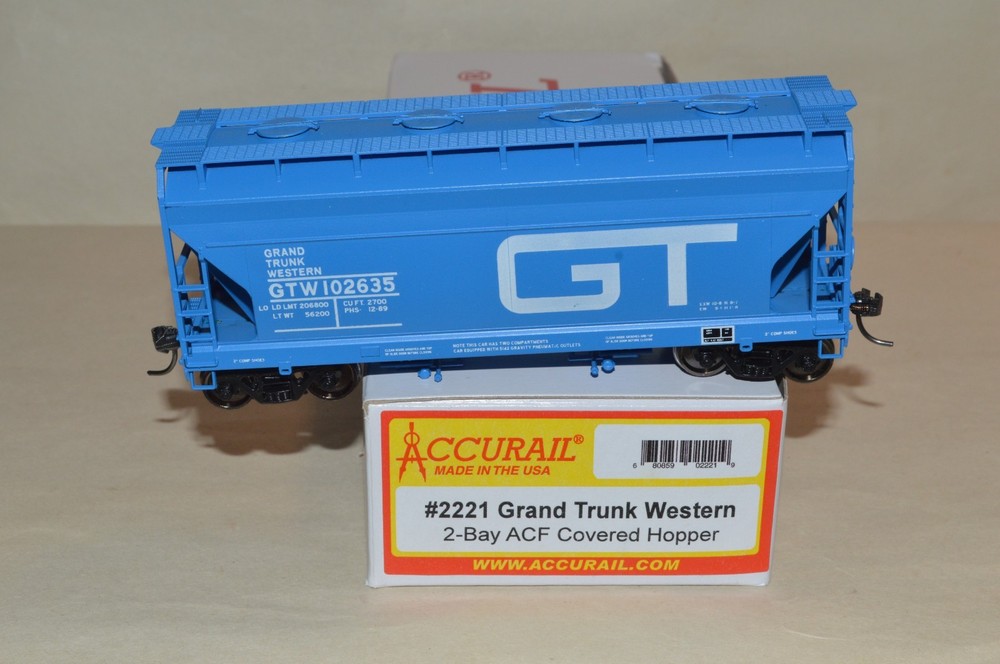 HO scale Accurail Grand Trunk Western Ry ACF 2 bay covered hopper car train MWKD