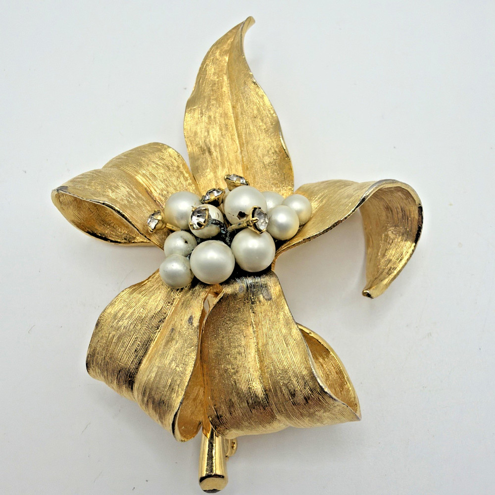Vintage Brushed Gold Toned Flower Brooch Faux Pearl Rhinestones