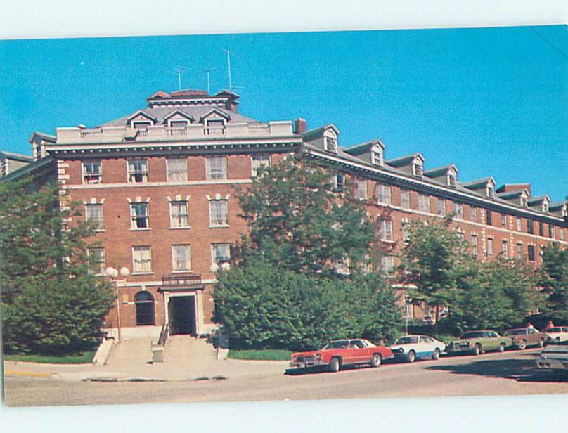 Chrome UNIVERSITY SCENE Iowa City IA m/09 AG8724
