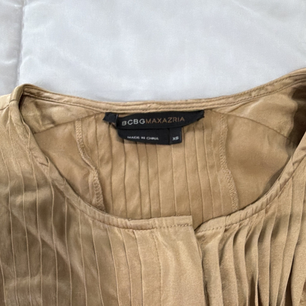 BCBGMAXAZRIA XS Beige Solid Satin Pleated Button Front 3/4 Sleeve Blouse