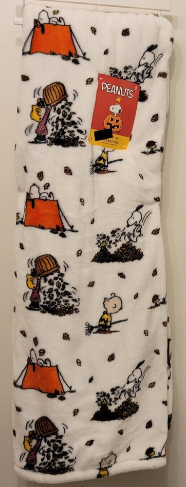 Peanuts Snoopy Raking Leaves Throw Blanket 50