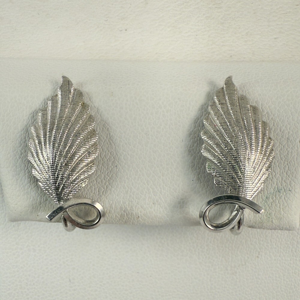 Vintage Signed STAR ART Sterling Silver 925 Brushed Leaf Screw Back Earrings