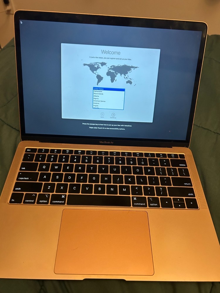 2018 MacBook Air  (PINK) - 13 Inch - 8GB Memory - Intel Core i5 -