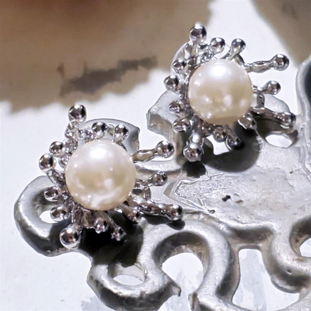 Abstract Silver Starburst Pearl Platinum Stud Earrings  -image