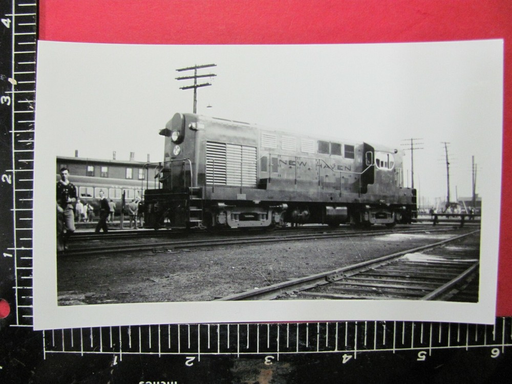 NEW HAVEN NYNH&H RAILROAD DIESEL LOCOMOTIVE #662 B&W PHOTO 1950s