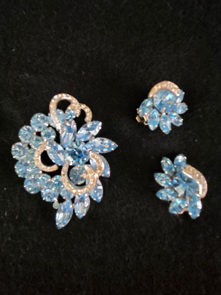 Vintage WEISS Blue Rhinestone Brooch Earrings Set Aqua Navette Mid Century