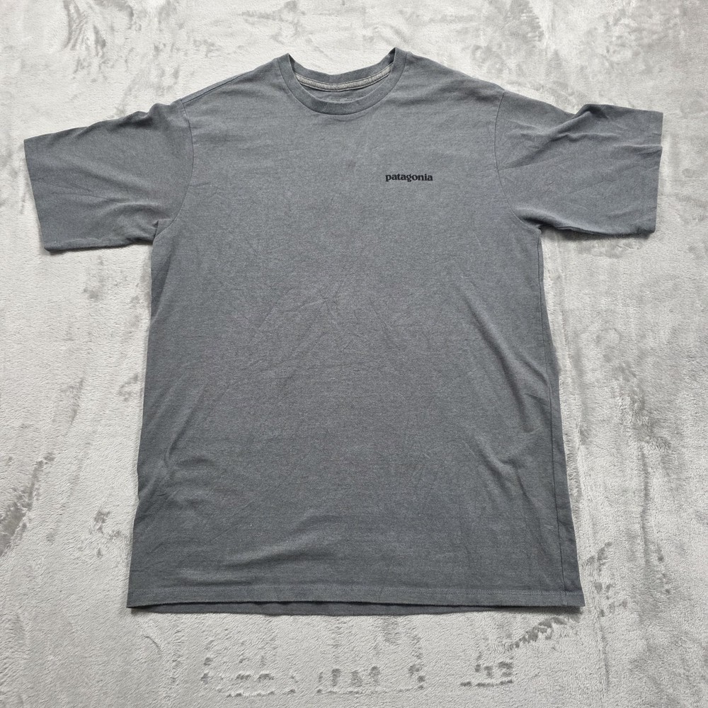 Patagonia Shirt Mens Small Gray Short Sleeve Crew Neck Graphic Logo Cotton