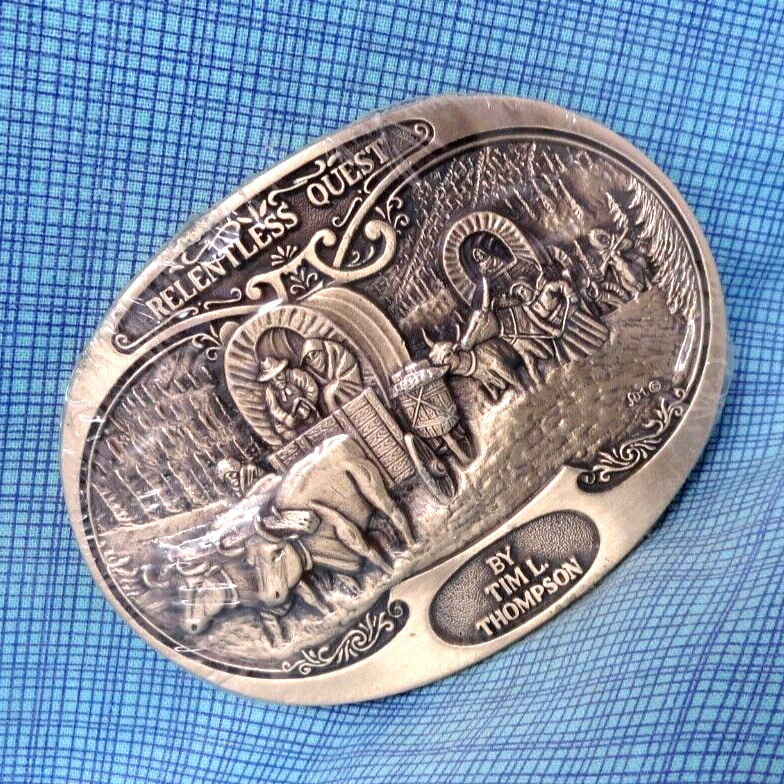 American Frontier Relentless Quest Belt Buckle Tim L Thompson NOS Vtg ADM.QRT914