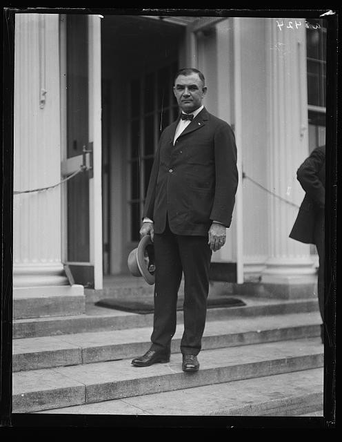 Photo:Washington D.C. White House Man on Steps 1924 Suit Bowler Hat