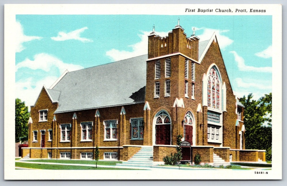 Pratt Kansas~First Baptist Church Street View~American Art Vtg Linen Postcard