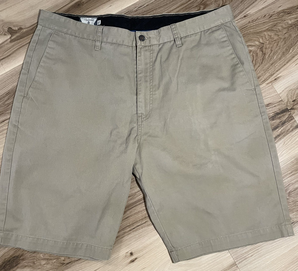Volcom Men's Khaki Shorts Size 38 Chino 10