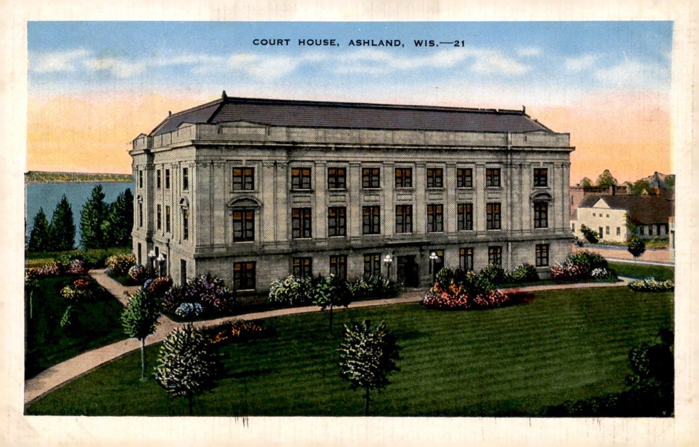 Court House, Ashland, Wisconsin - 1942 Postcard