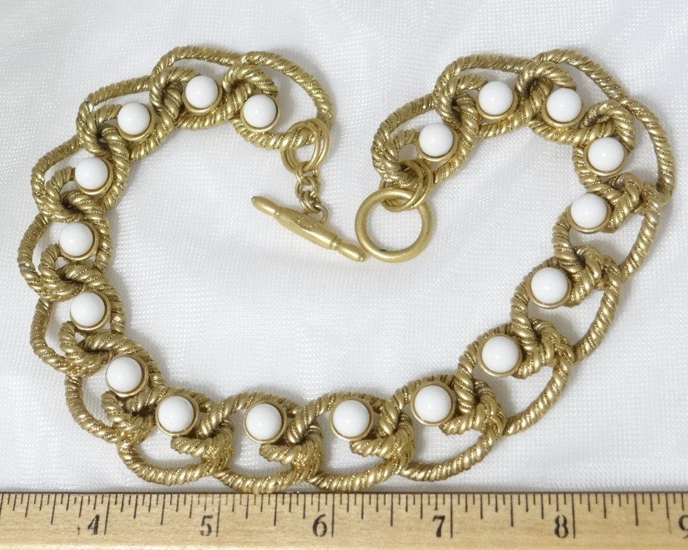 Vtg KENNETH JAY LANE Chunky White Bead Gold Tone Rope Choker Necklace Toggle