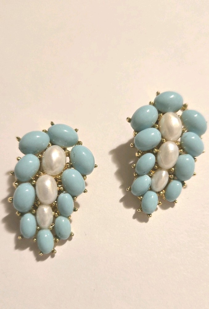 Vintage Crown Trifari White Blue Pearl Faux Stones Gold Tone Clip Earrings