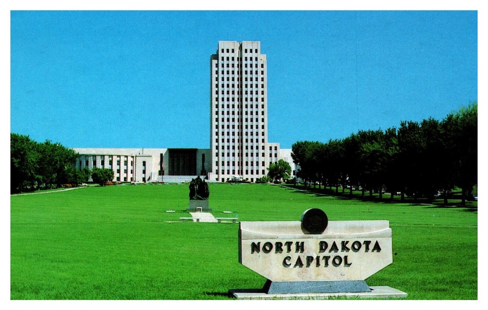 Bismarck ND Pioneer Family Statue State Capitol Grounds Chrome Postcard