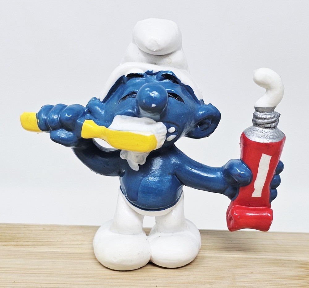 Schleich Smurfs Brushing Teeth w/ Toothbrush 1979 PVC Vintage Peyo Smurf Figure