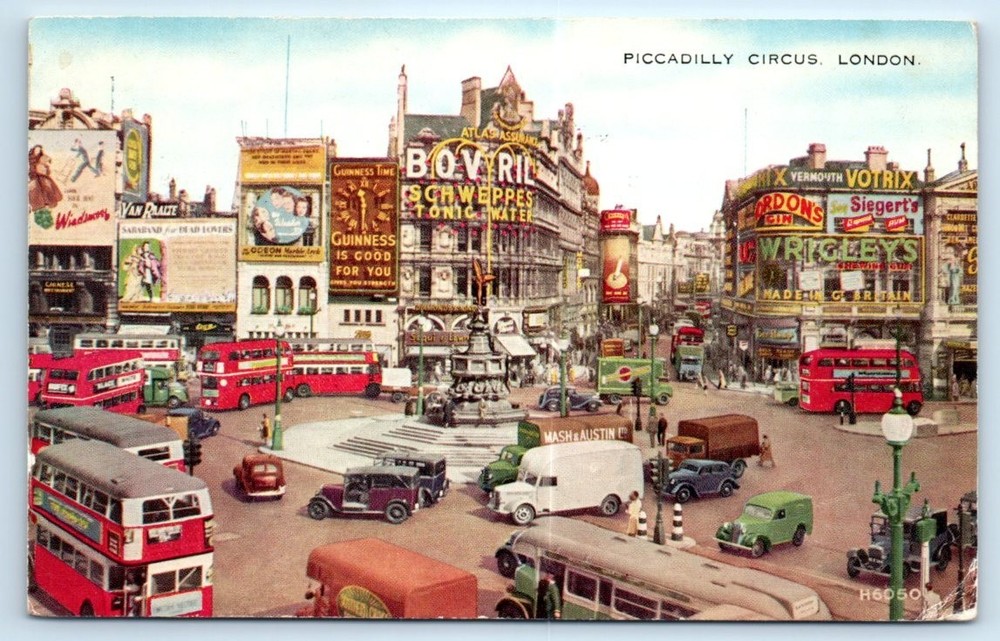 Piccadilly Circus - London ENGLAND UK Postcard