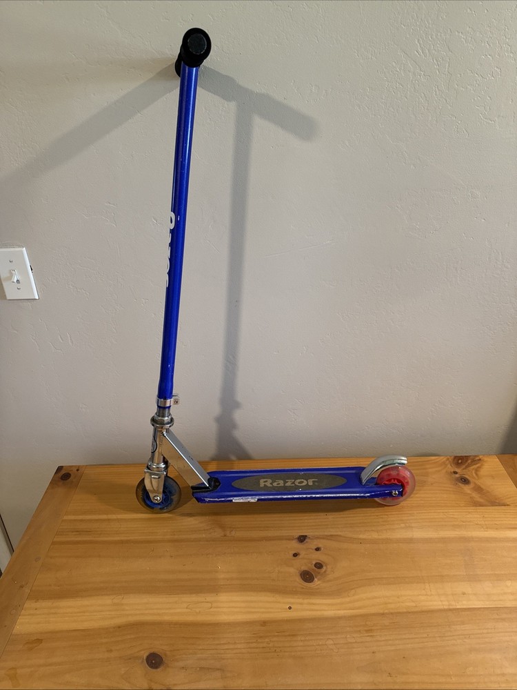 Razor A2 Blue Kick Scooter for Kids and Teens - Model 13010049