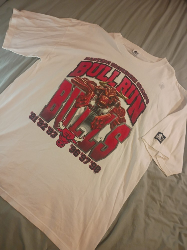 Vintage 90s Men's Bulls XL Starter T Shirt Eastern Conference Champs Bull Run