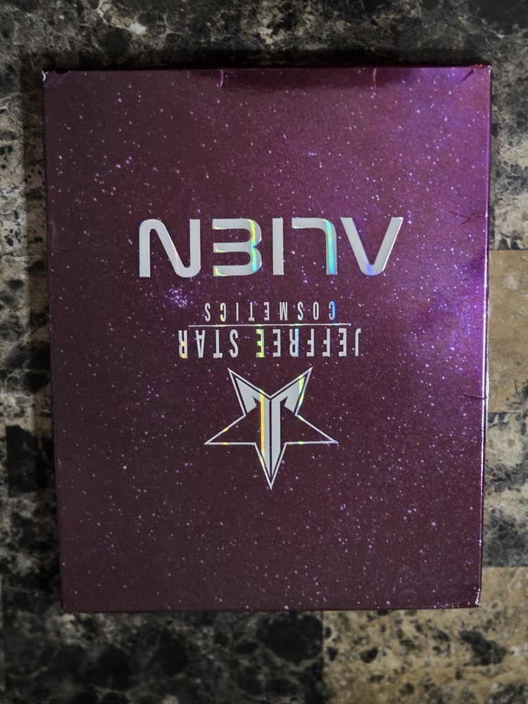 Jeffree Star Alien Eyeshadow Palette