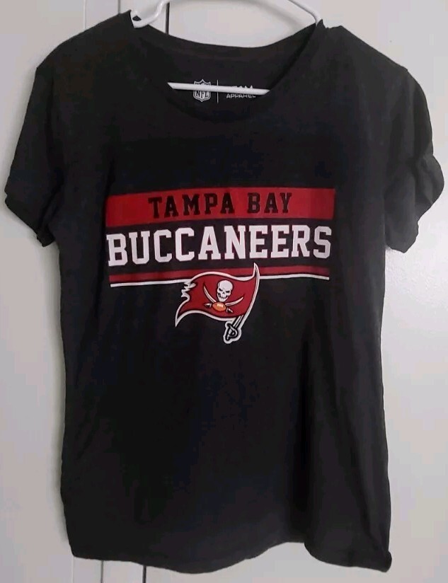 Team Fan Apparel NFL Women's Team Block Charcoal Tagless T-Shirt, Buccaneers.