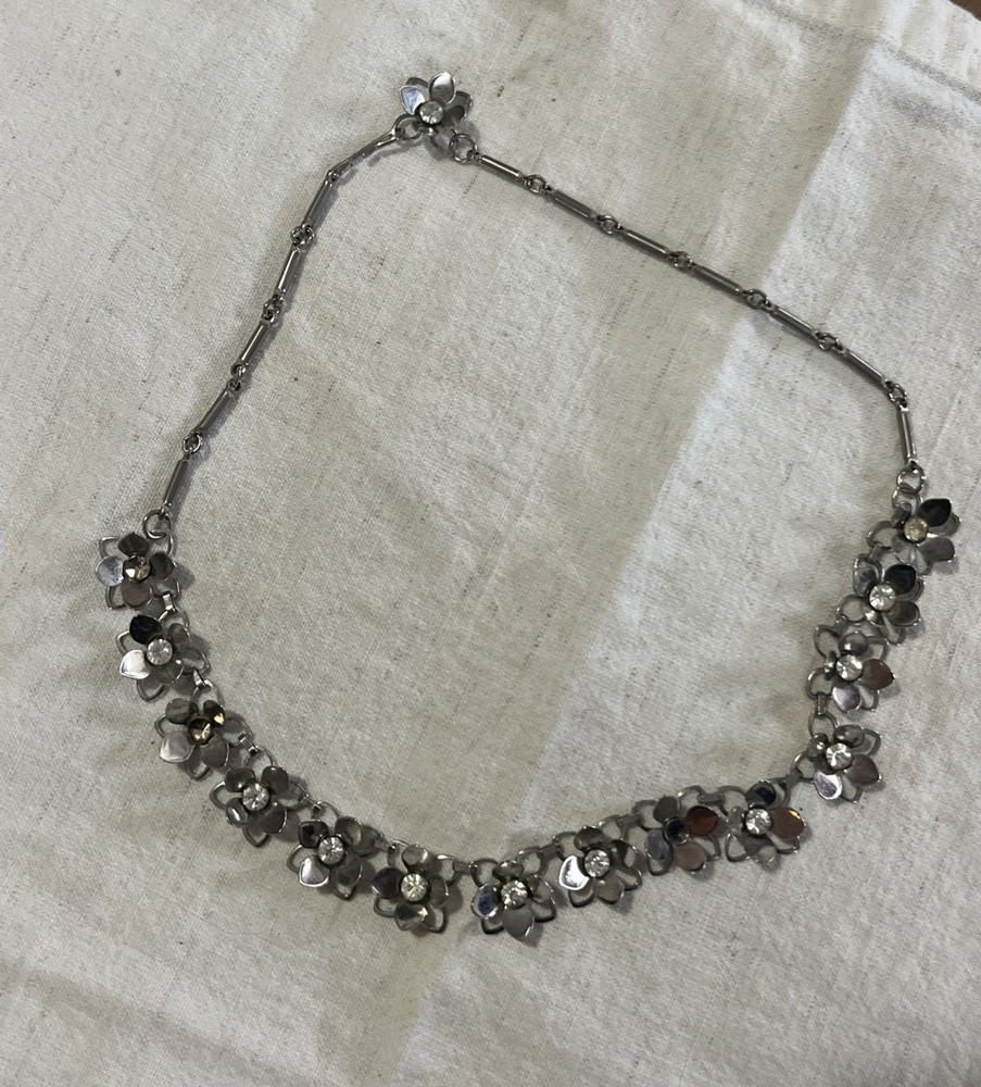 Vintage 1940's Wire Flowers Daisies With Rhinestone Centers Necklace 16”