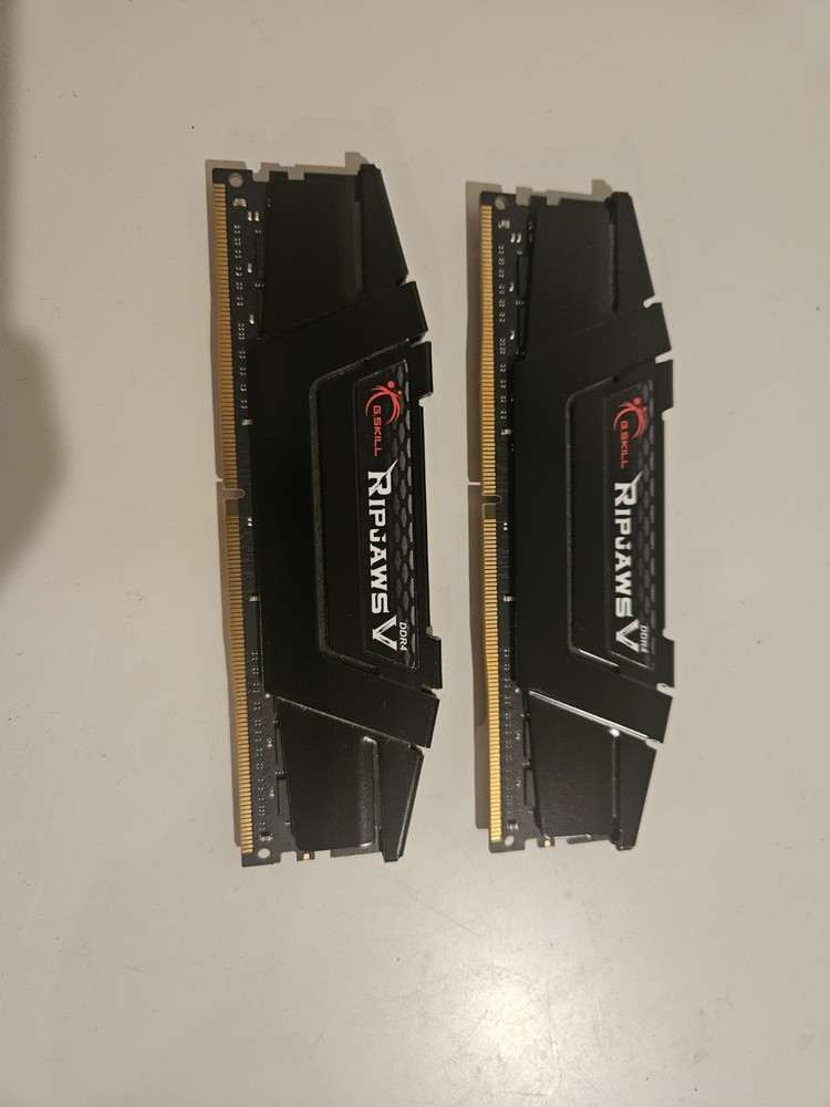G.Skill Ripjaws V 2 x 16GB DDR4-3200 PC4-25600 CL16 RAM