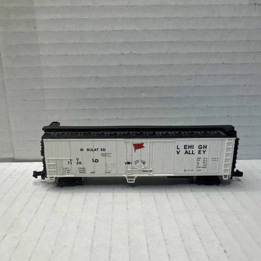 Bachmann N Scale Lehigh Valley Box Car, Metal Wheels For Train Set Layout