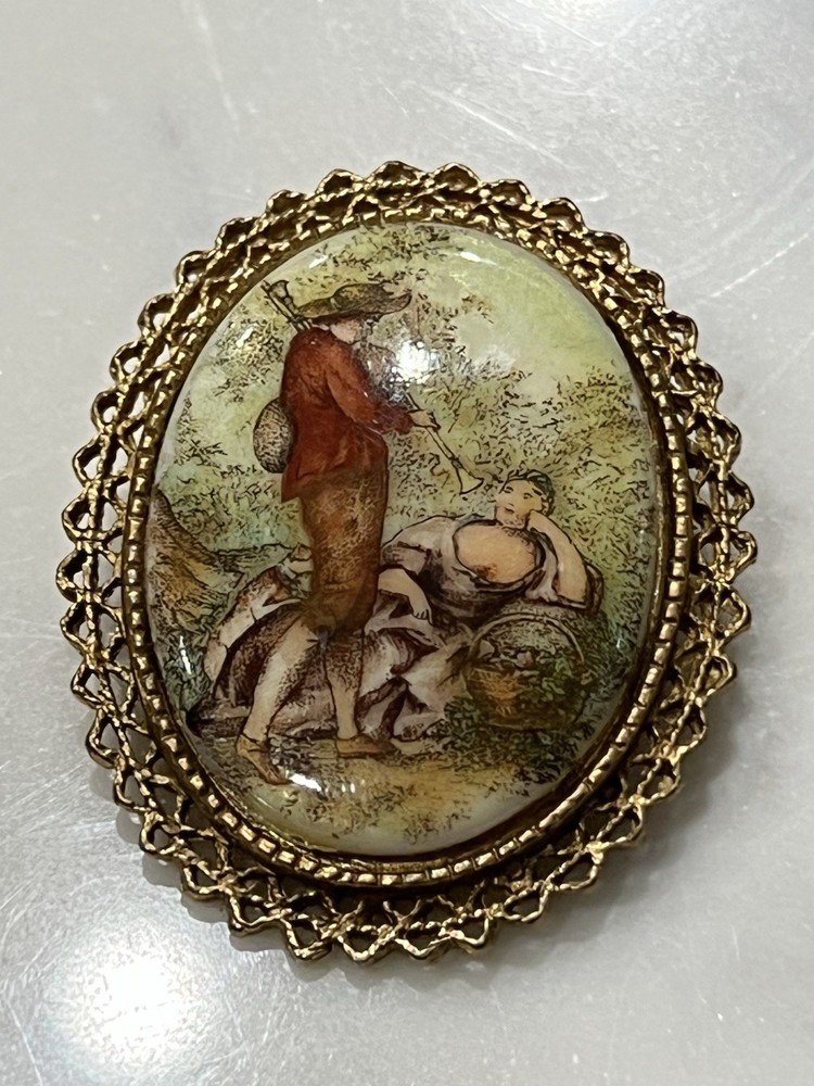 Vintage Courting Couple Brooch Pendant