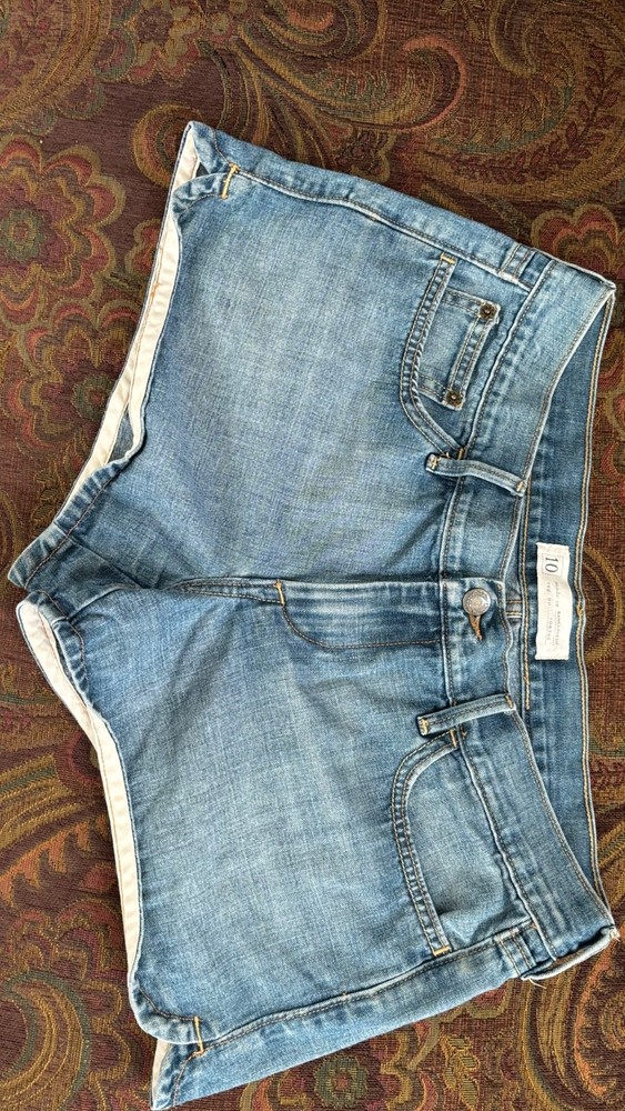Size 10 Low-rise Light Wash Denim Vintage Y2K Style Micro Shorts