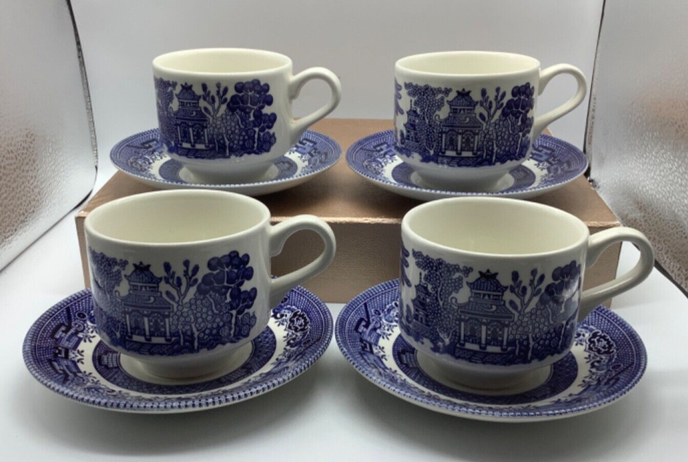 Churchill Staffordshire England Blue Willow Tea Cup and Saucer Set of 4 EUC