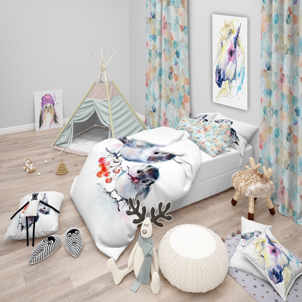Designart 'Birds on Branch With Red Berries' Animal Bedding