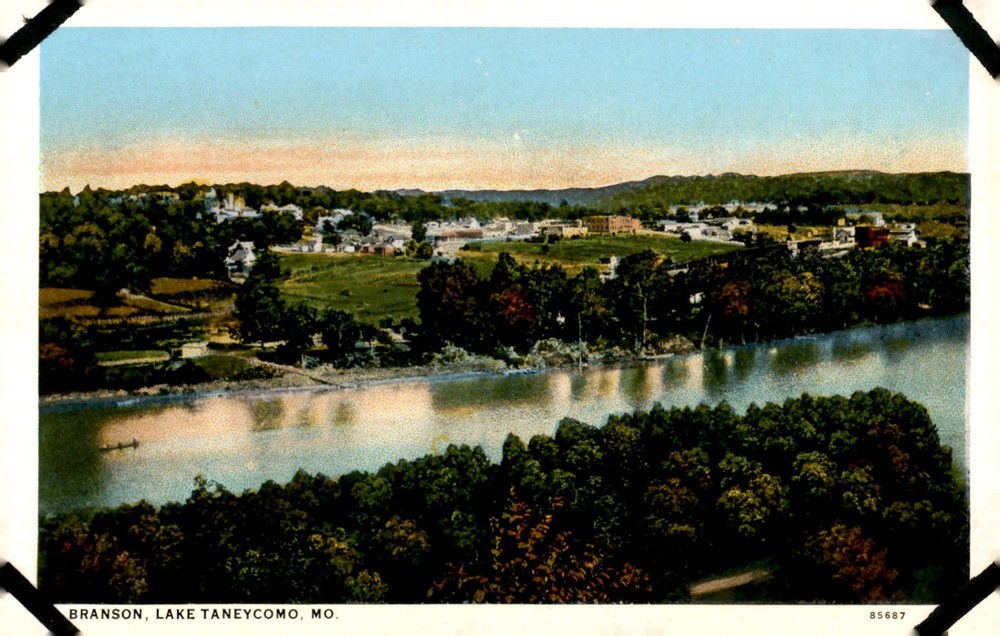 Branson, Lake Taneycomo, MO - White River Art Station Postcard