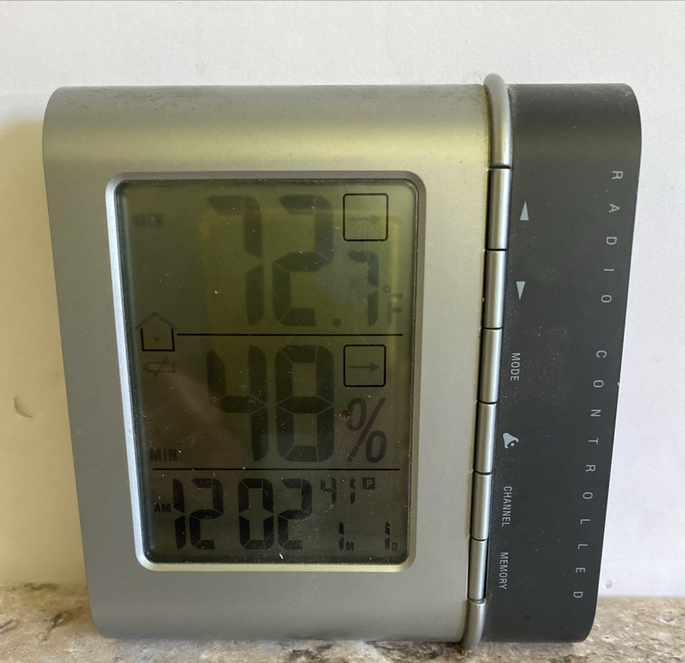 Clock Battery Operated LCD Display Temperature Humidity Monitor Radio Controled