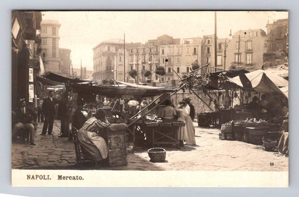 Italy- Naples Market Day Vendors & Shoppers Old PC Postal View Vintage Postcard