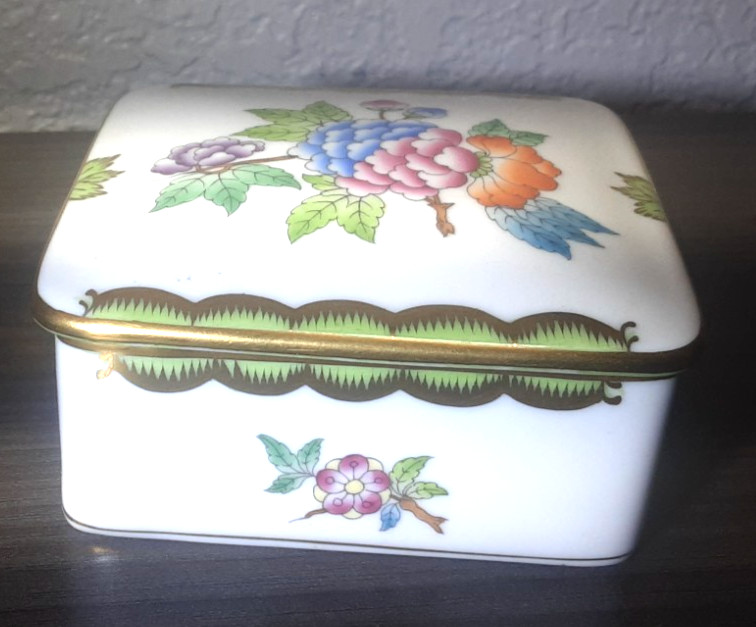 Herend Hungary Queen Victoria candle tobacco Trinket Box hand painted porcelain