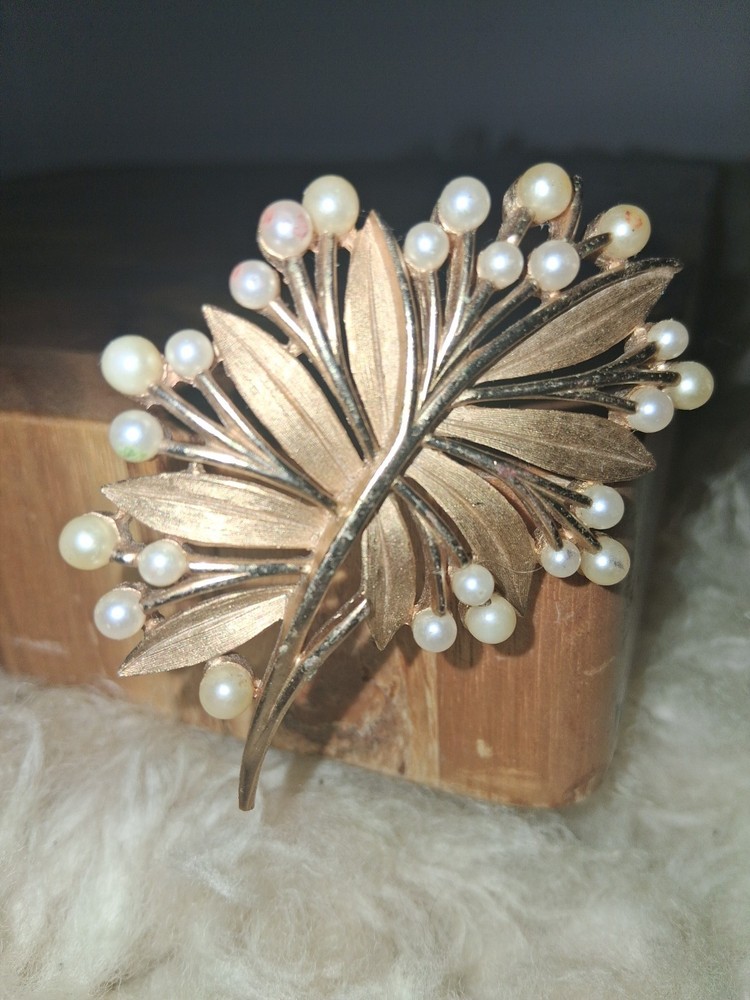 Vtg 1955-1969  Crown Trifari   Tree Branch  And Faux Pearl Berries Brooch