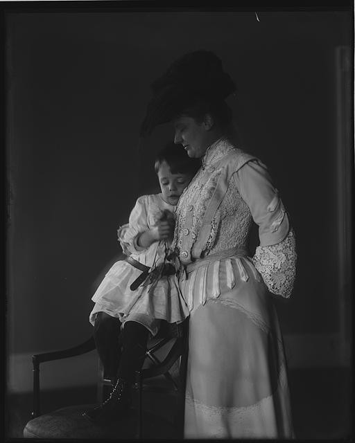 Mrs Theodore Roosevelt,Quentin,Edith Kermit Carow,First Lady,son,children,1902