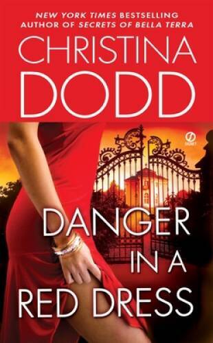 Danger in a Red Dress (Fortune Hunter) - Mass Market Paperback - GOOD