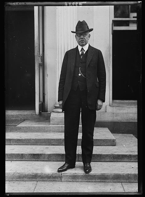 Photo:Washington D.C. White House Man in Suit Hat 1920s Photo