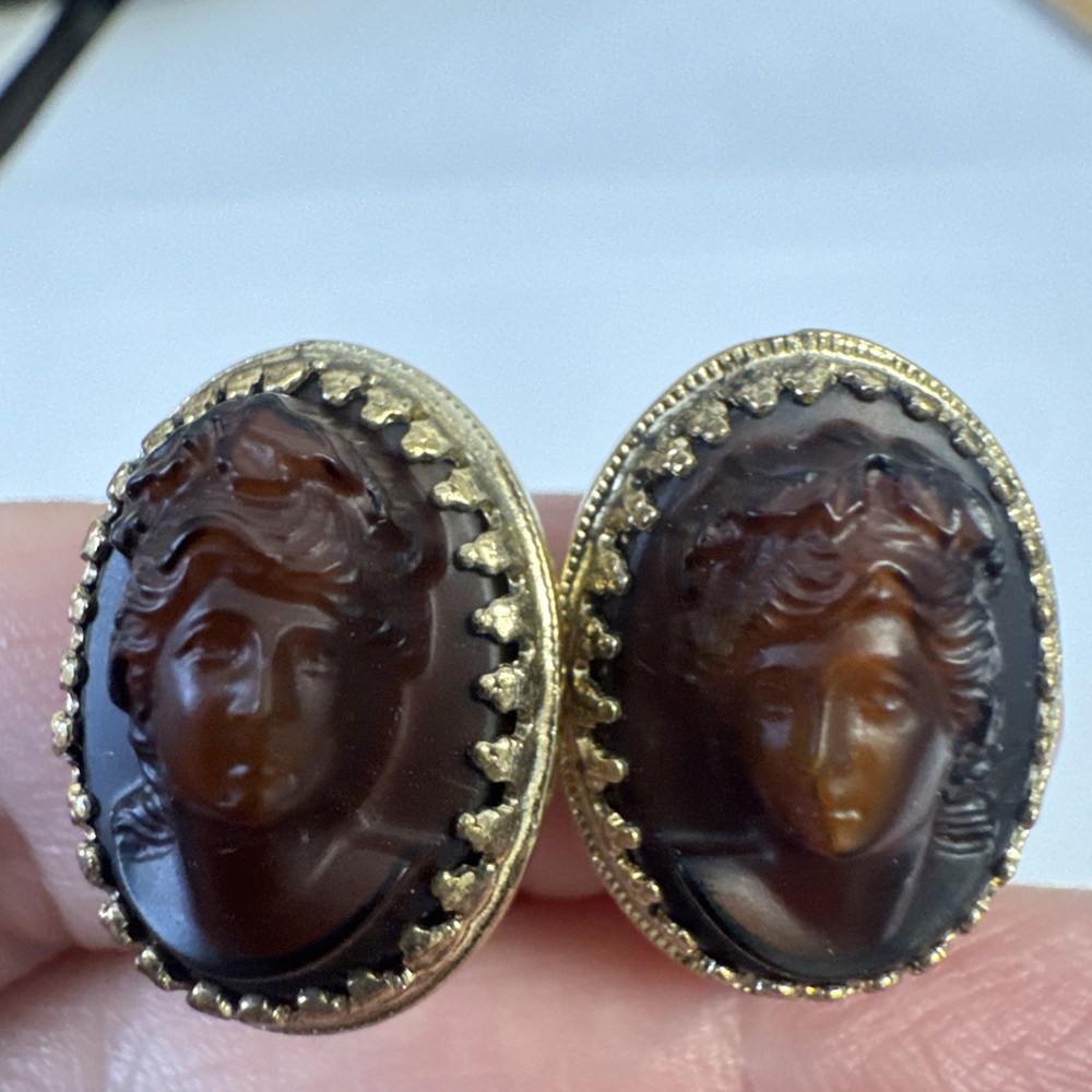 VTG Signed Whiting & Davis Cameo Clip On Earrings Dark Amber Tone & Gold Tone