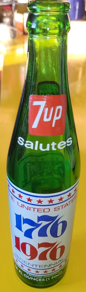 1975  7UP BOTTLE VINTAGE BICENTENNIAL-RARE! 1776-1976-LIBERTY BELL-COMMEMORATIVE