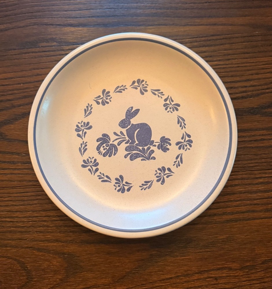 RARE pfaltzgraff yorktowne sitting bunny plate