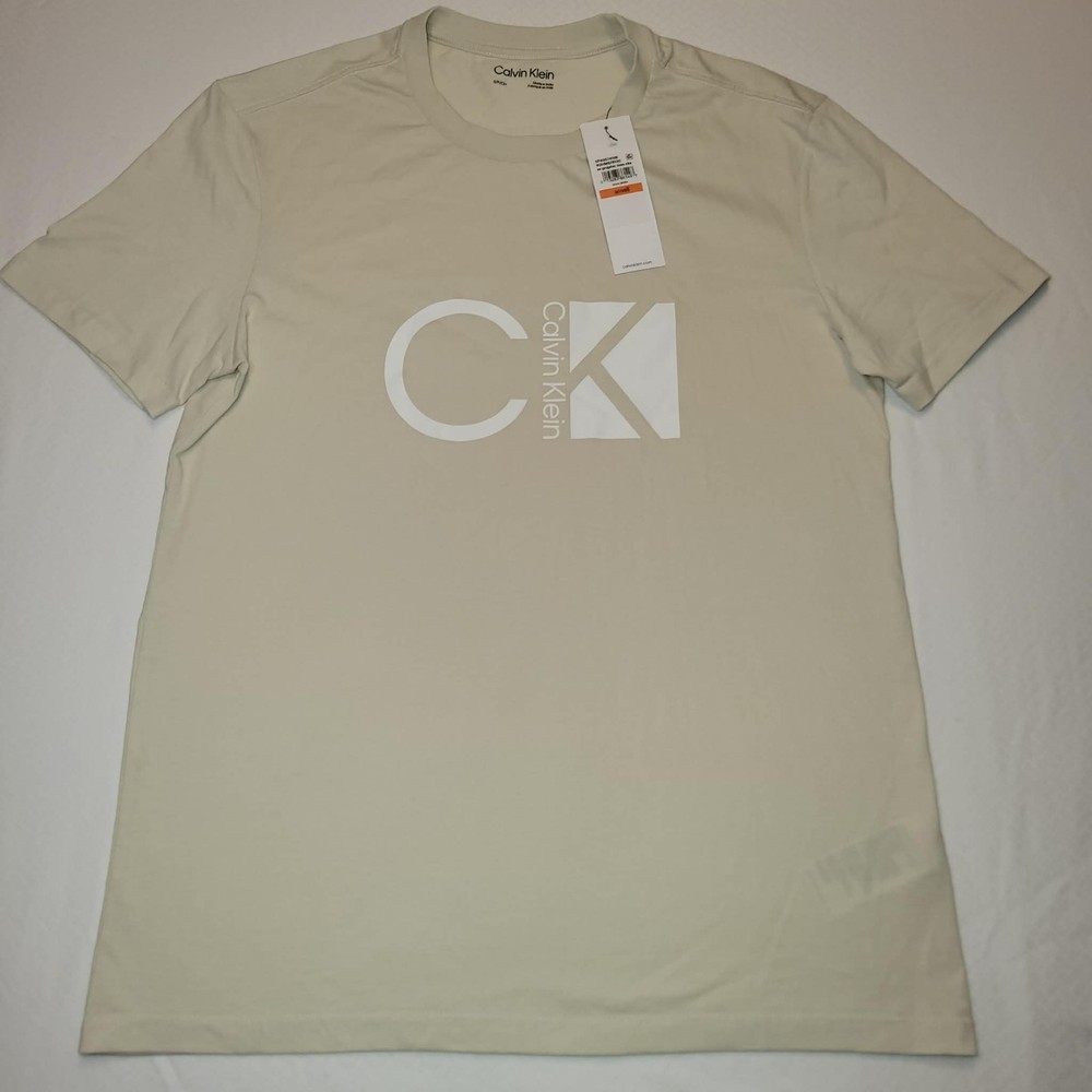 Calvin Klein T-shirt